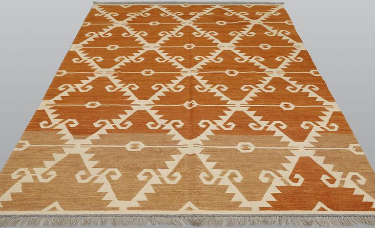 A Kilim carpet, modern design, approx. 251 x 171 cm.