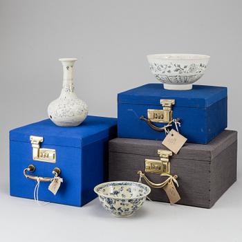 A set of two blue and white bowls and a vase, Thailand, 18th Century.