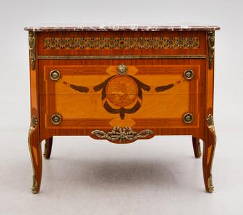 BYRÅ, gustaviansk stil, 1900-talets mitt.