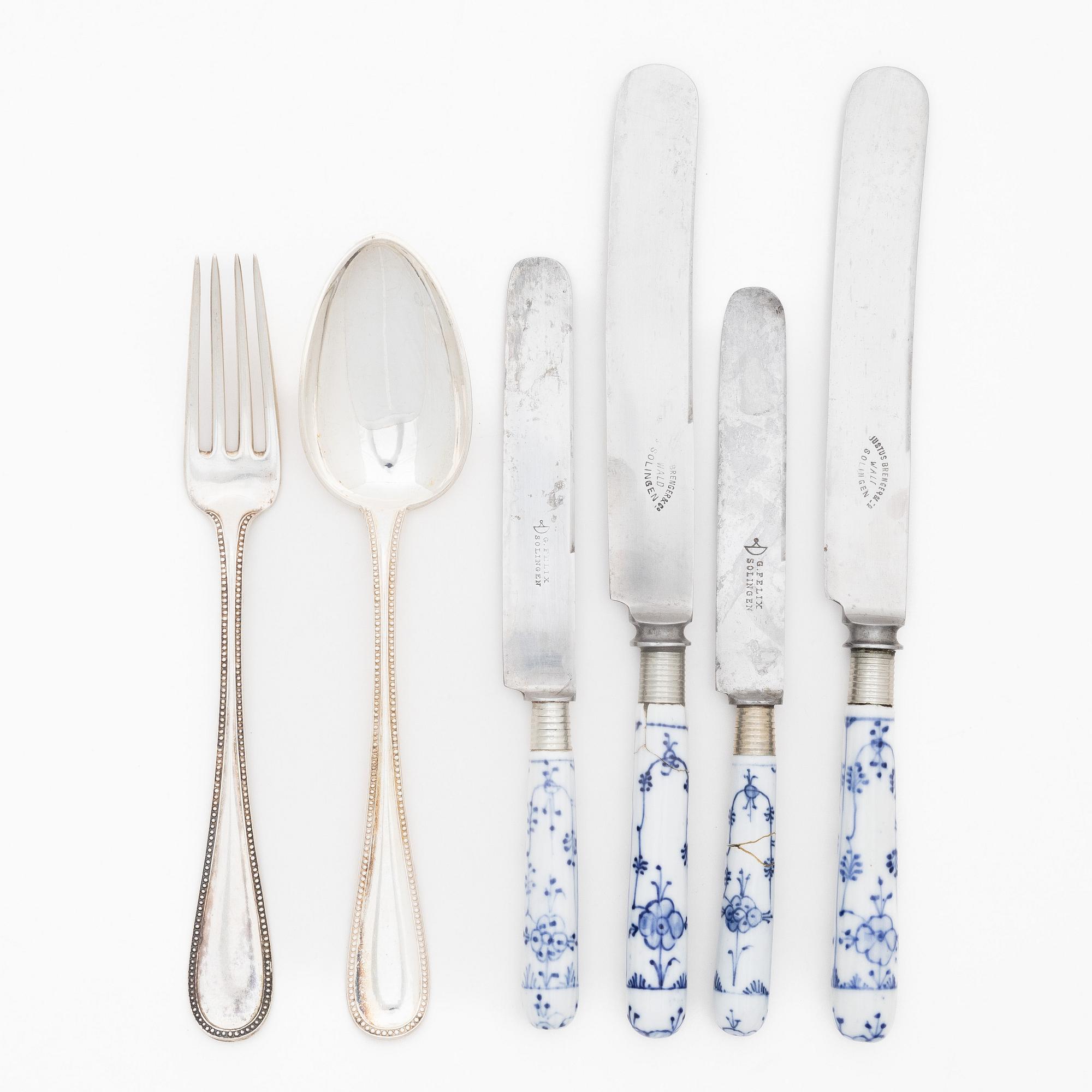 Bestickservisdelar, 37 st, silver samt porslin, "Musselmalet" och rostfritt stål,  bl.a. P. Hertz, Danmark 1926.