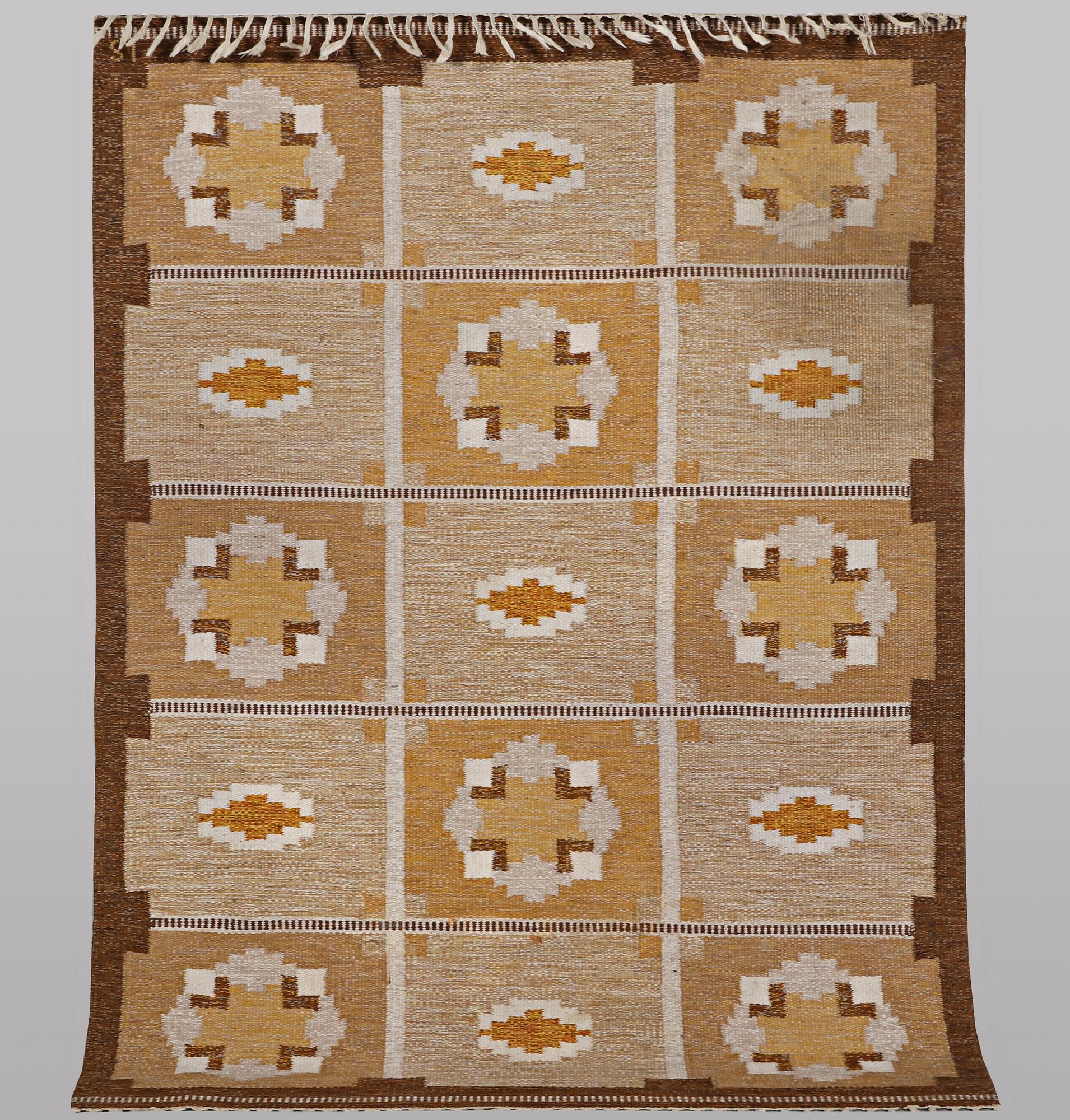 Ingegerd silow, a flat weave carpet, signed IS, ca 228 x 167 cm.