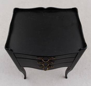 SÄNGBORD, rokokostil, 1900-talets första hälft.