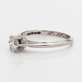 Ring, briljantslipad diamant ca 0,50 ct, 18K vitguld, Kultakeskus 1989.