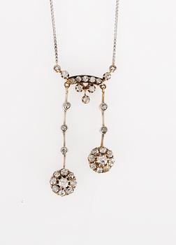 698. HÄNGSMYCKE, gammalslipade diamanter, tot. ca 1.50 ct. Sekelskifte 1900.