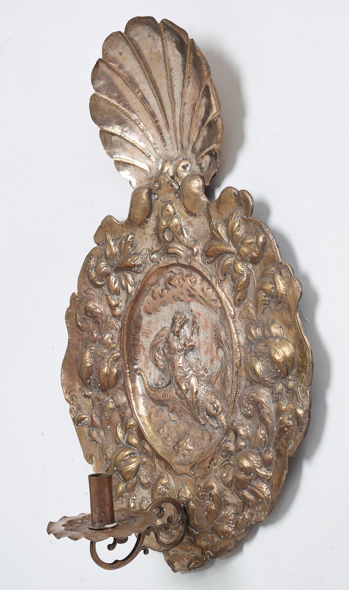 LJUSPLÅTAR, för ett ljus, ett par, barock, 1600-talets senare del, Sverige eller Tyskland/Nederländerna.
