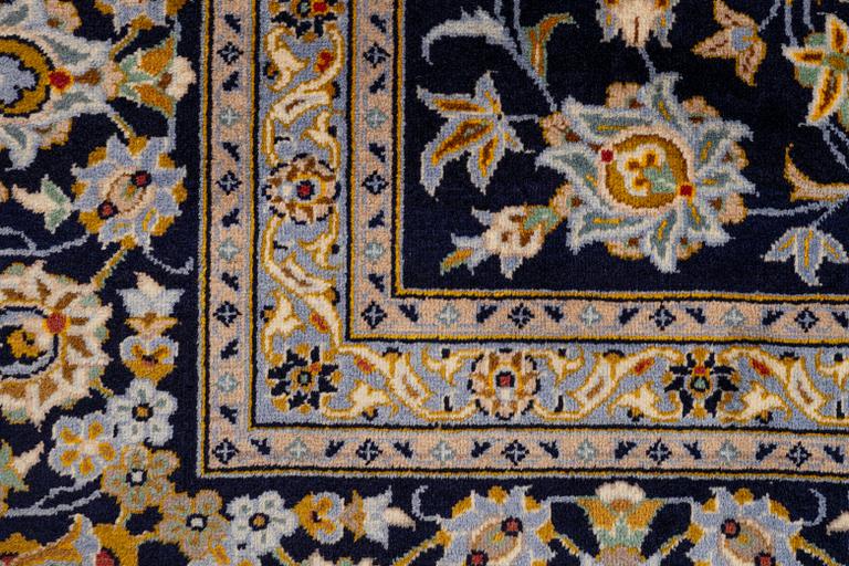A Keshan carpet, approx. 405 x 300 cm.