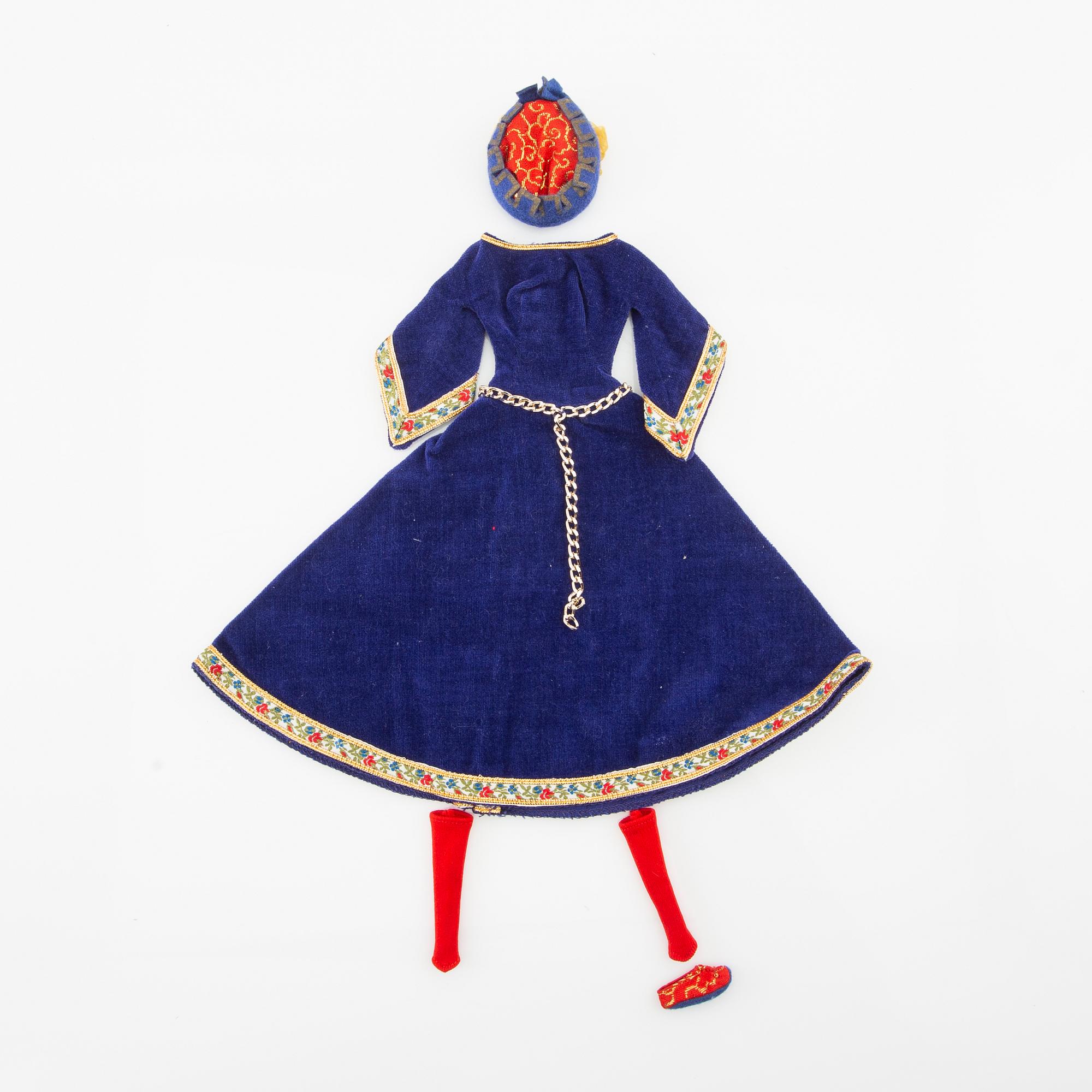 Barbie clothes 5 sets. Vintage including "Slumber party" Mattel 1965. "Fun at the fair" Mattel 1965.