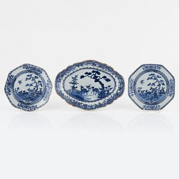 A blue and white porcelain serving dish and two plates, Qing dynasty, Qianlong, (1736-95).