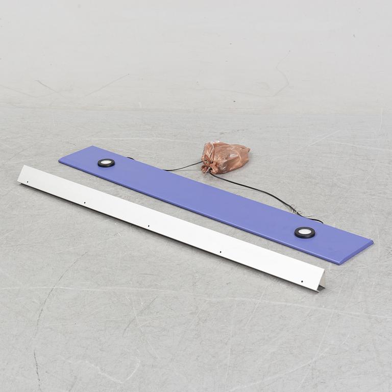 Byrå, skåp samt hylla med spotlights, Montana, Danmark.