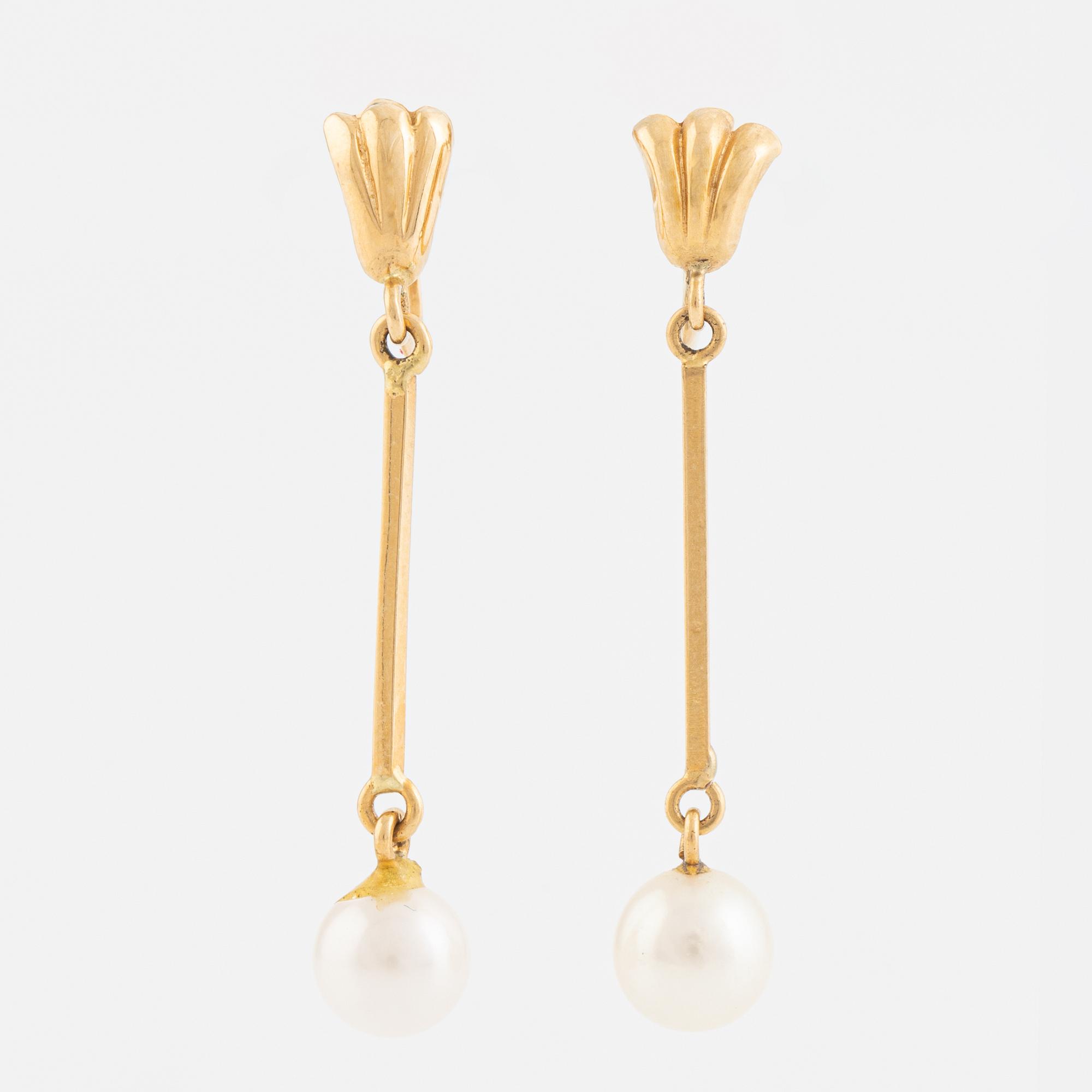 Collier, brosch samt ett par örhängen, guld samt pärlor.