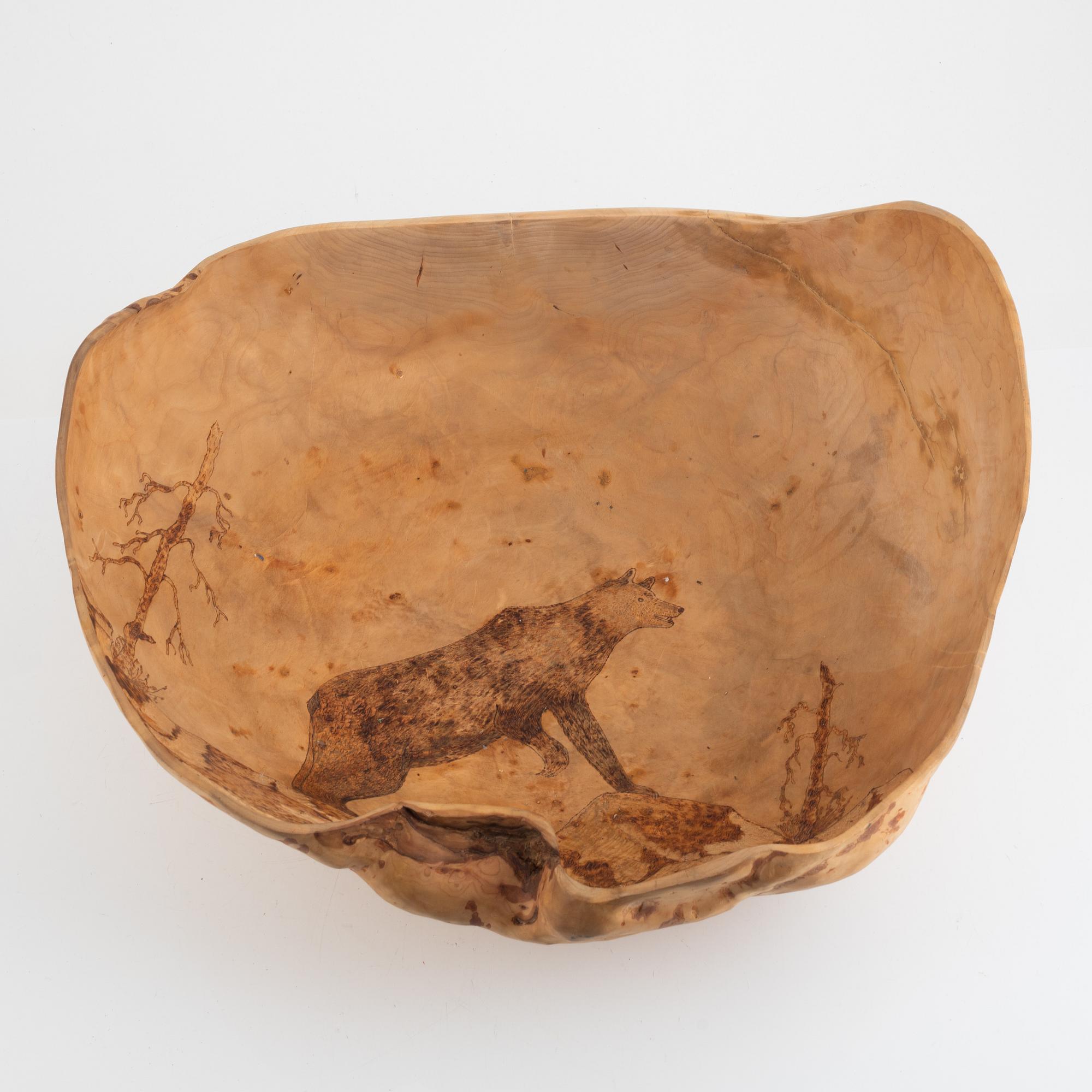 Vrilskål, signerad G.N. och daterad 77.