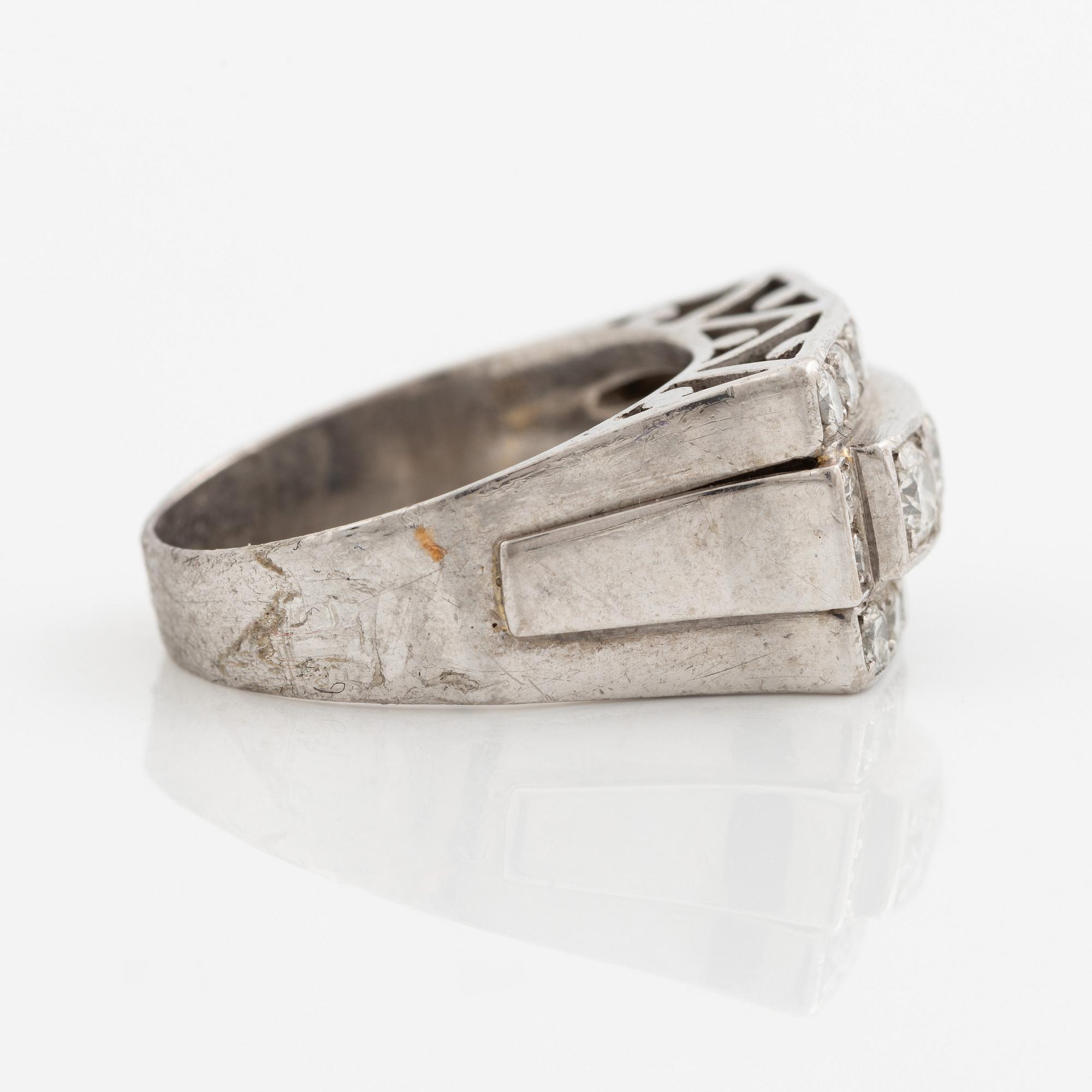 Ring 18K vitguld och tre rader med briljantslipade diamanter, 1950-tal.