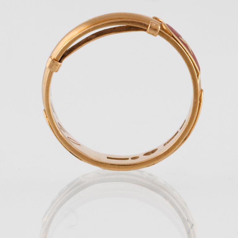 RING, 18k guld samt emalj, Arkadens Guld & Gravyratelje, Göteborg, 1959. Vikt 7,9 gram.