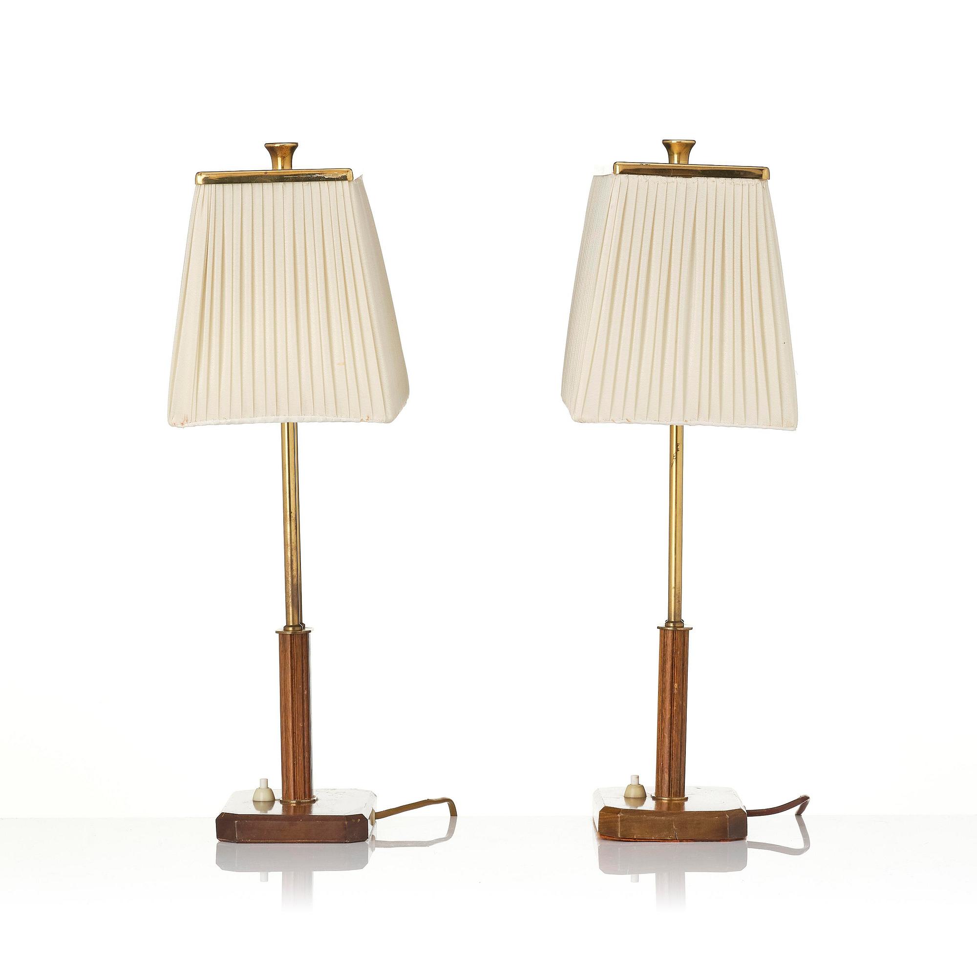 Harald Notini, bordslampor, ett par, modell 15485, Arvid Böhlmarks Lampfabrik, Stockholm, 1940-50-tal.