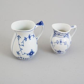 A part tea and coffee porcelain service, 'Musselmalet', Royal Copenhagen and Bing & Gröndal, 20th century (23 pieces).