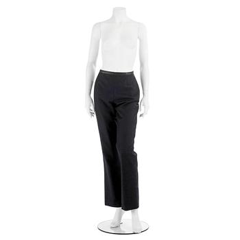 655. CHANEL, a pair of grey and cashmere wool pants. Size 36.
