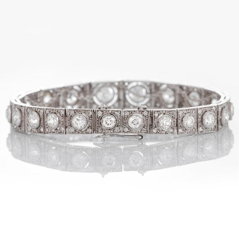 Armband med gammalslipade diamanter total vikt ca 4.75 ct.