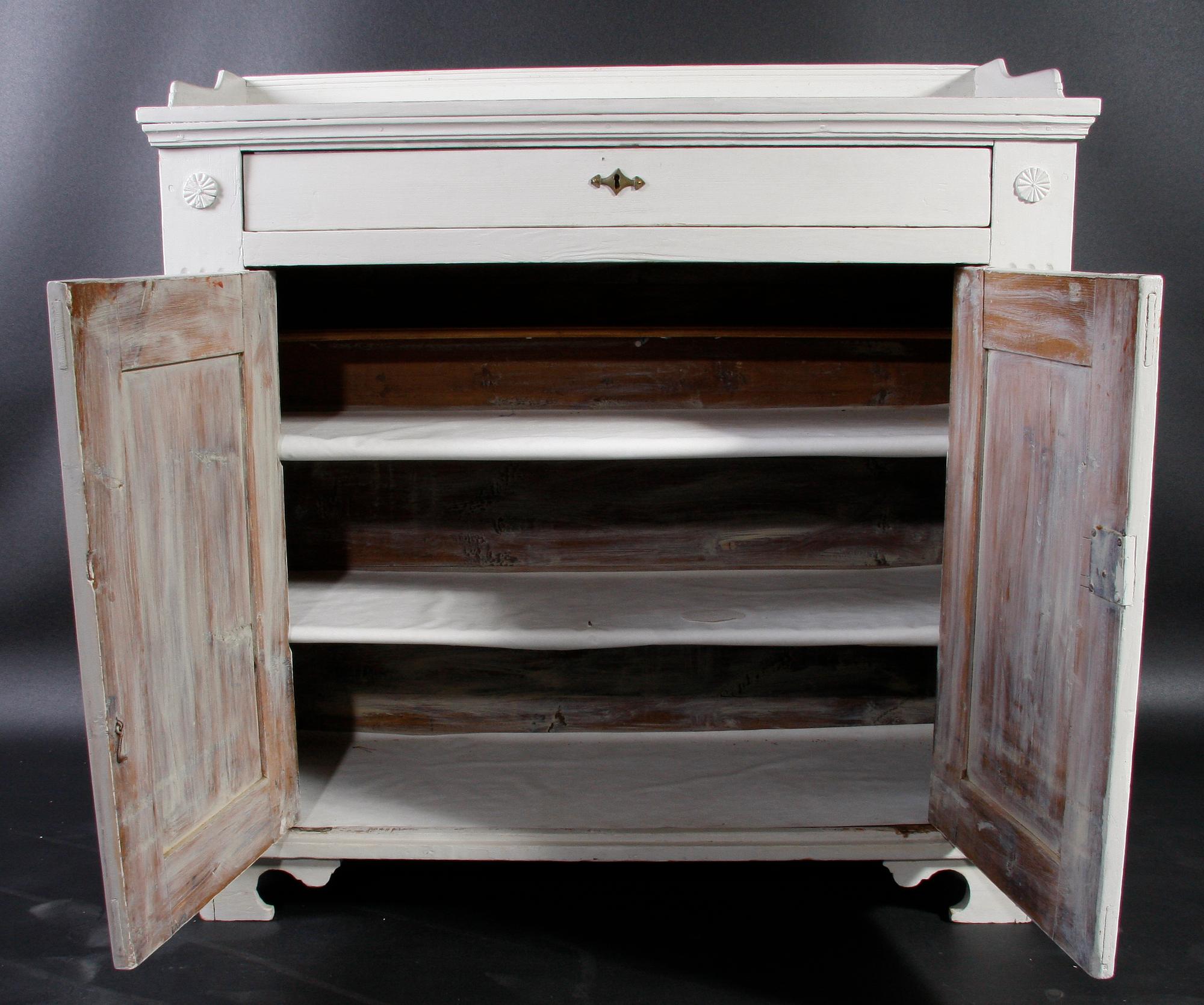 SKÄNK. Gustavianskt provinsarbete, 1700-tal.