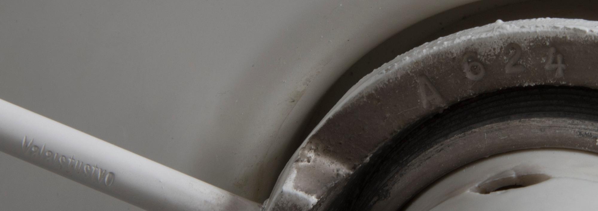 ALVAR AALTO, A CEILING LAMP NO. A624. Manufactured by Valaistustyö. Early 1970s.