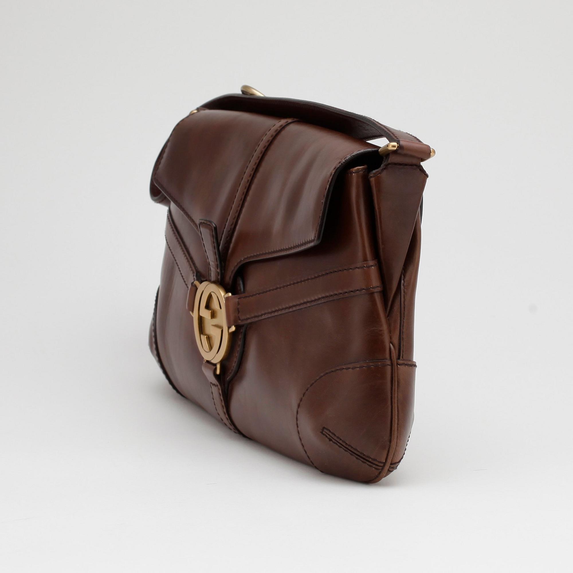 GUCCi, a brown leather shoulder bag.