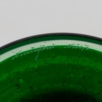 A large green glass goblet, Nuutajärvi, Notsjö, Finland, late 20th century.