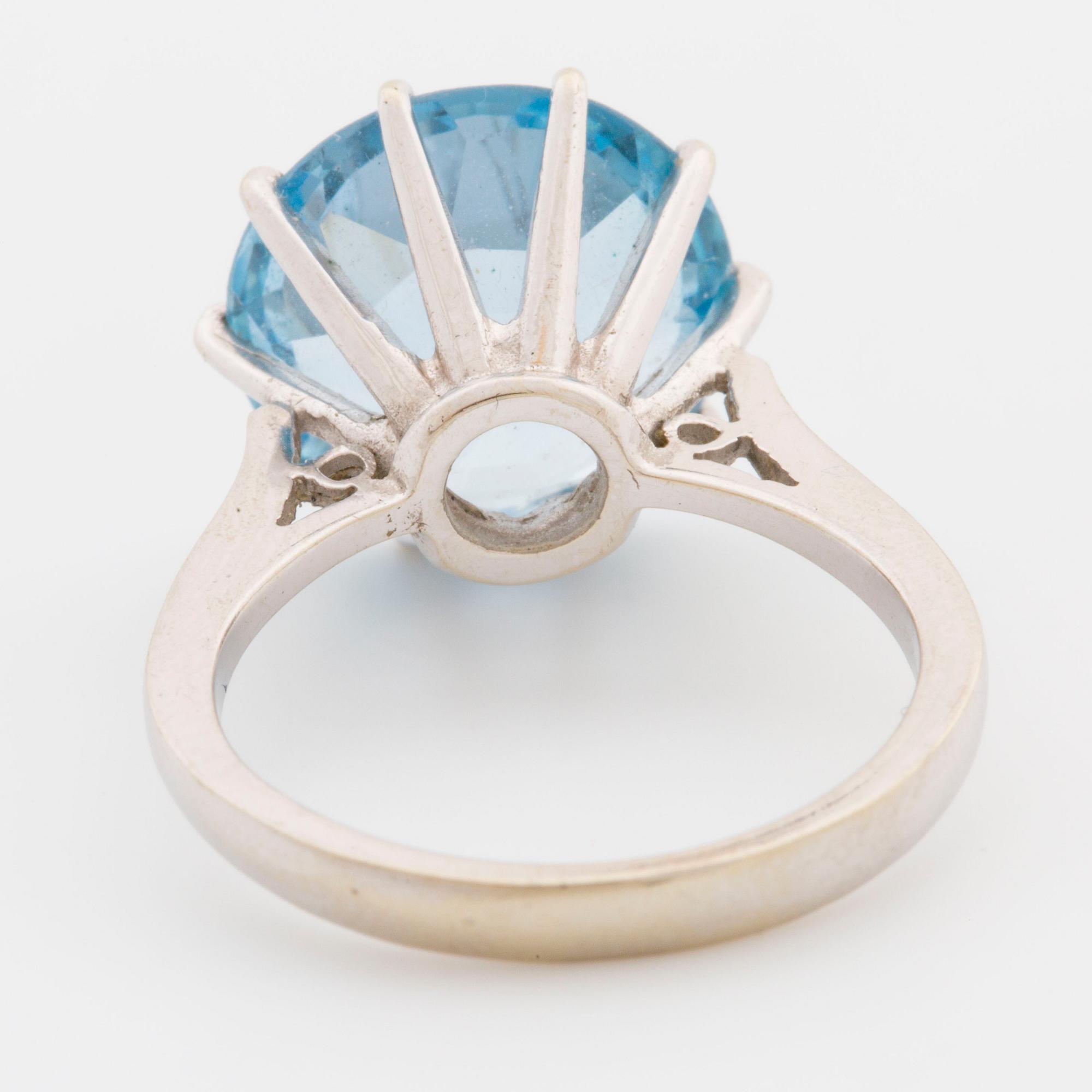 A ring with synthetic blue spinel.