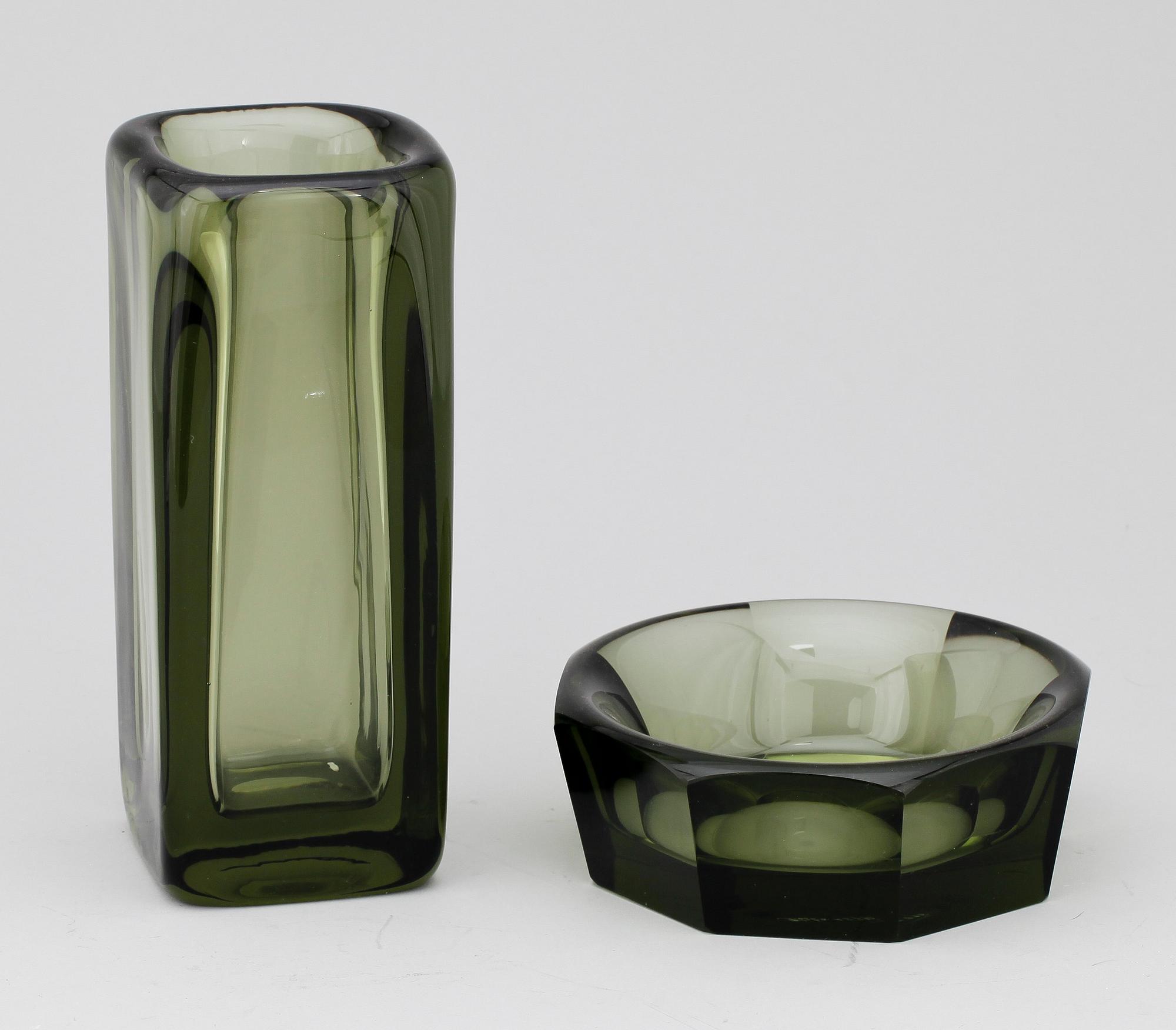 VAS SAMT SKÅL, glas, Vicke Lindstrand, sign.