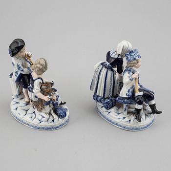 A pair of German porcelain figurines, circa 1900.