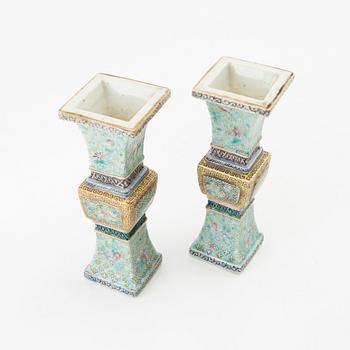 Miniature vases, a pair from China, Qing dynasty, late 19th/early 20th century, porcelain.