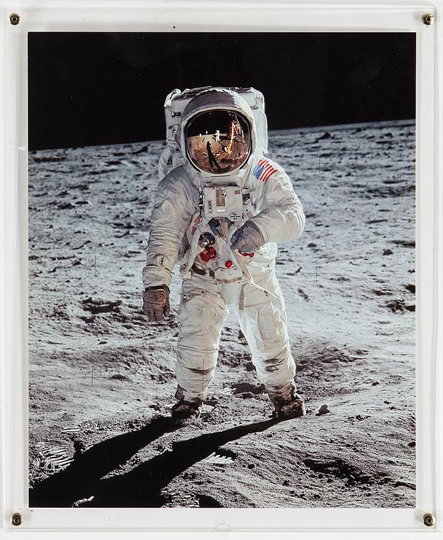 BOK samt AUTOGRAF, "Moonfire", Norman Mailer, Buzz Aldrin, numrerad AP 181/200.