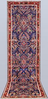 Gallerimatta, Hamadan, ca 405 x 108 cm.