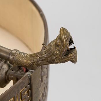 Taklampa, Kina 1900-talets första hälft/ mitt.