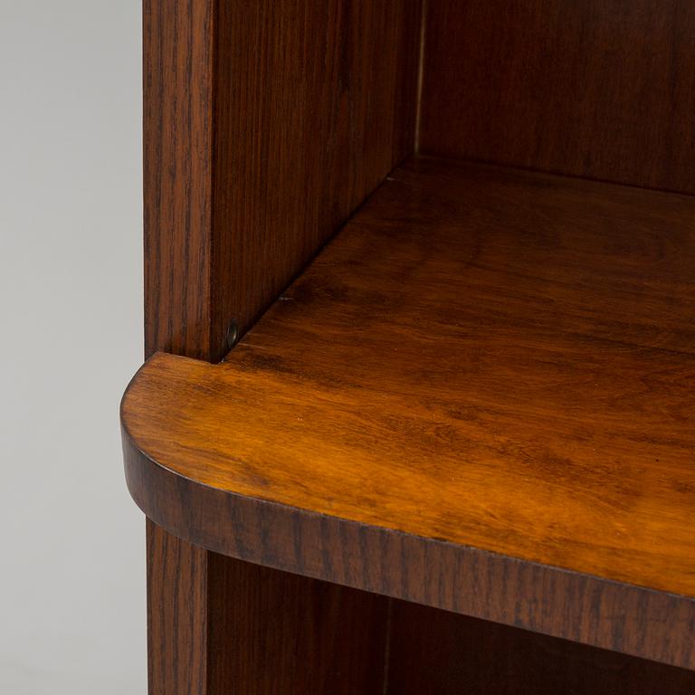 A 1930s/1940s shelf.