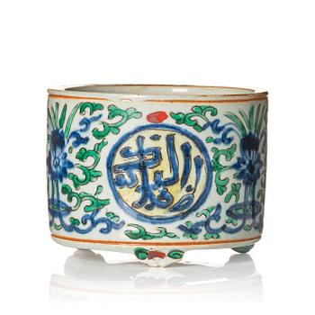 A wucai censer for the 'Islamic' market, Transition, 17th Century.