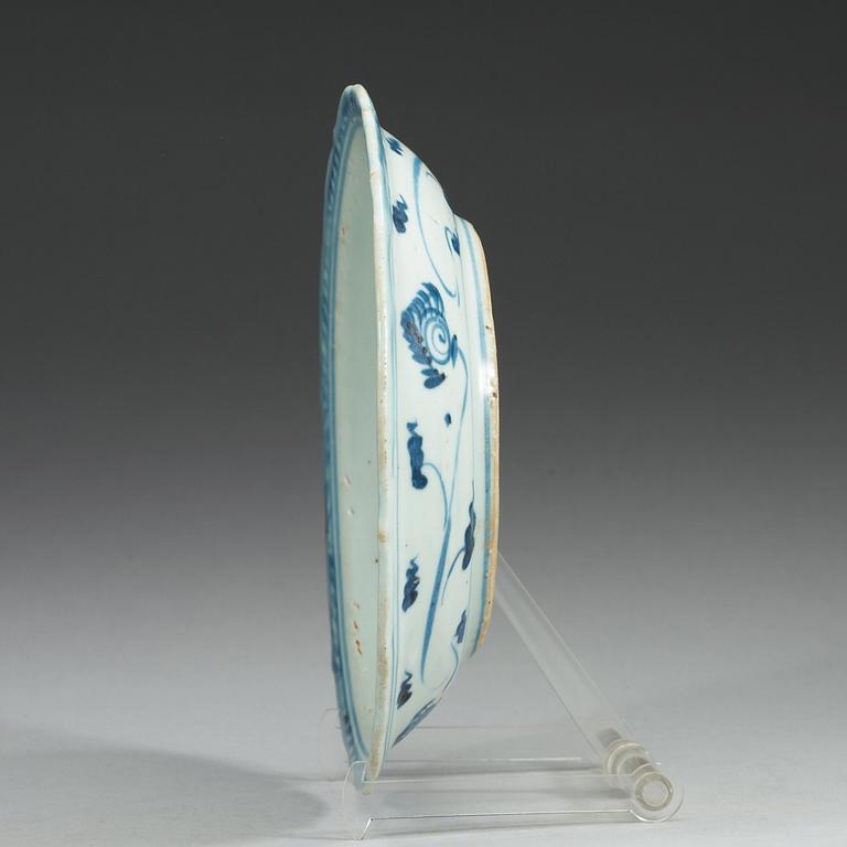 A blue and white dish, Ming dynasty (1368-1644).