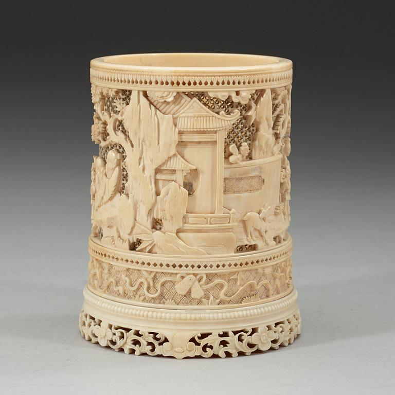 An exquisitely carved and pierced ivory brush pot, Qing dynasty, 19th century.