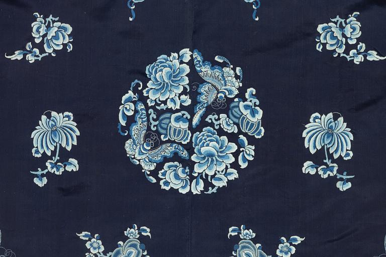 A Chinese silk robe, early 20th century.