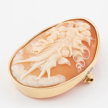 Pendant and brooch/pendant, 18K gold with shell cameos.