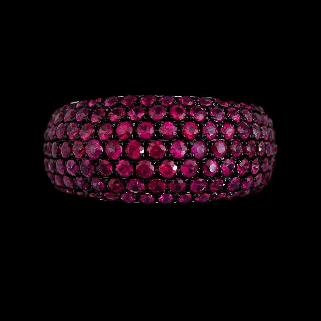 RING, 18K vitguld, rubiner tot ca 2.25 ct.