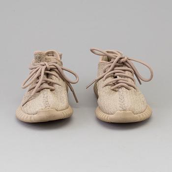 Adidas Yeezy Boost 350 Oxford tan.