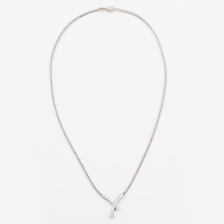 Necklace 9K white gold with brilliant-cut diamonds.