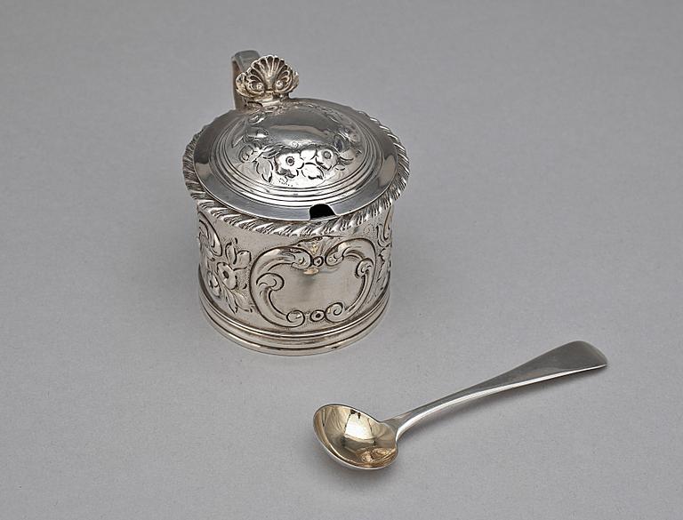 SENAPSBÄGARE, silver, John & Henry Lias England 1841-1842. Total silvervikt 124 g.