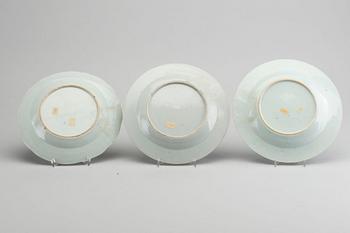 FOUR CHINESE PORCELAIN DISHES, 18TH AND 19TH CENTURY.