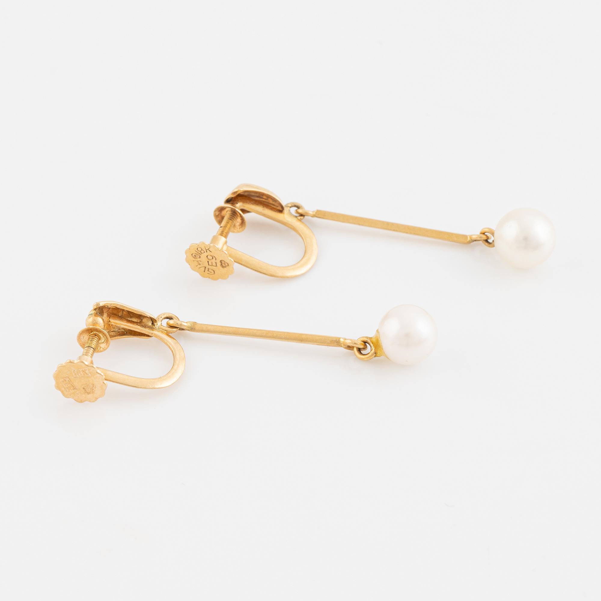 Collier, brosch samt ett par örhängen, guld samt pärlor.