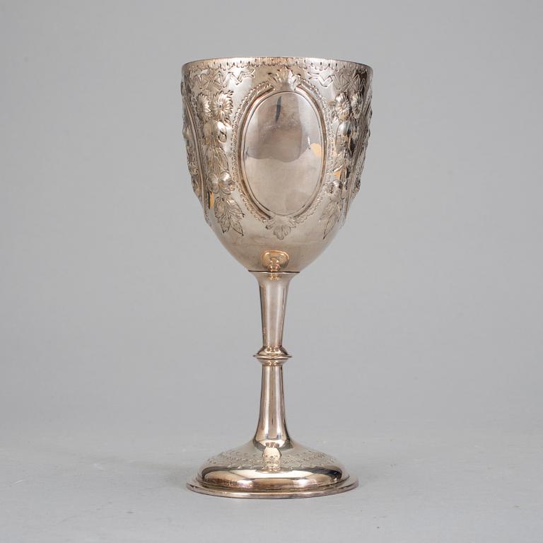 VINGLAS, sterlingsilver, Viktoriansk, Birmingham, 1872. Vikt ca 207 gram.
