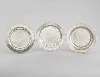 TALLRIKAR, 3 st, tenn, Nicolaus Justelius, Eksjö 1796.