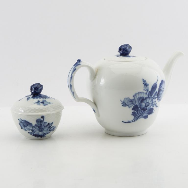Service approximately 140 pieces "Blue Flower" Royal Copenhagen Denmark 20th century porcelain.