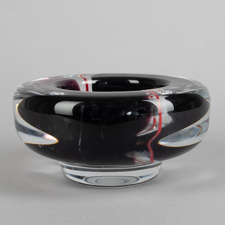 Erik Höglund, bowl, Studio glass, Strömbergshyttan, 1990.