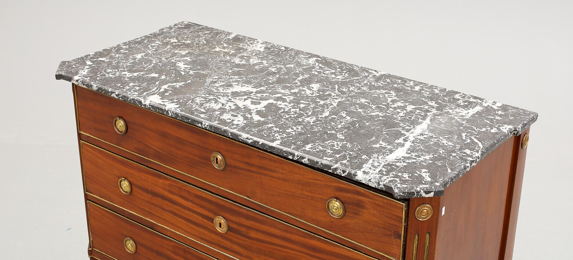 BYRÅ, sengustaviansk, omkring 1800.