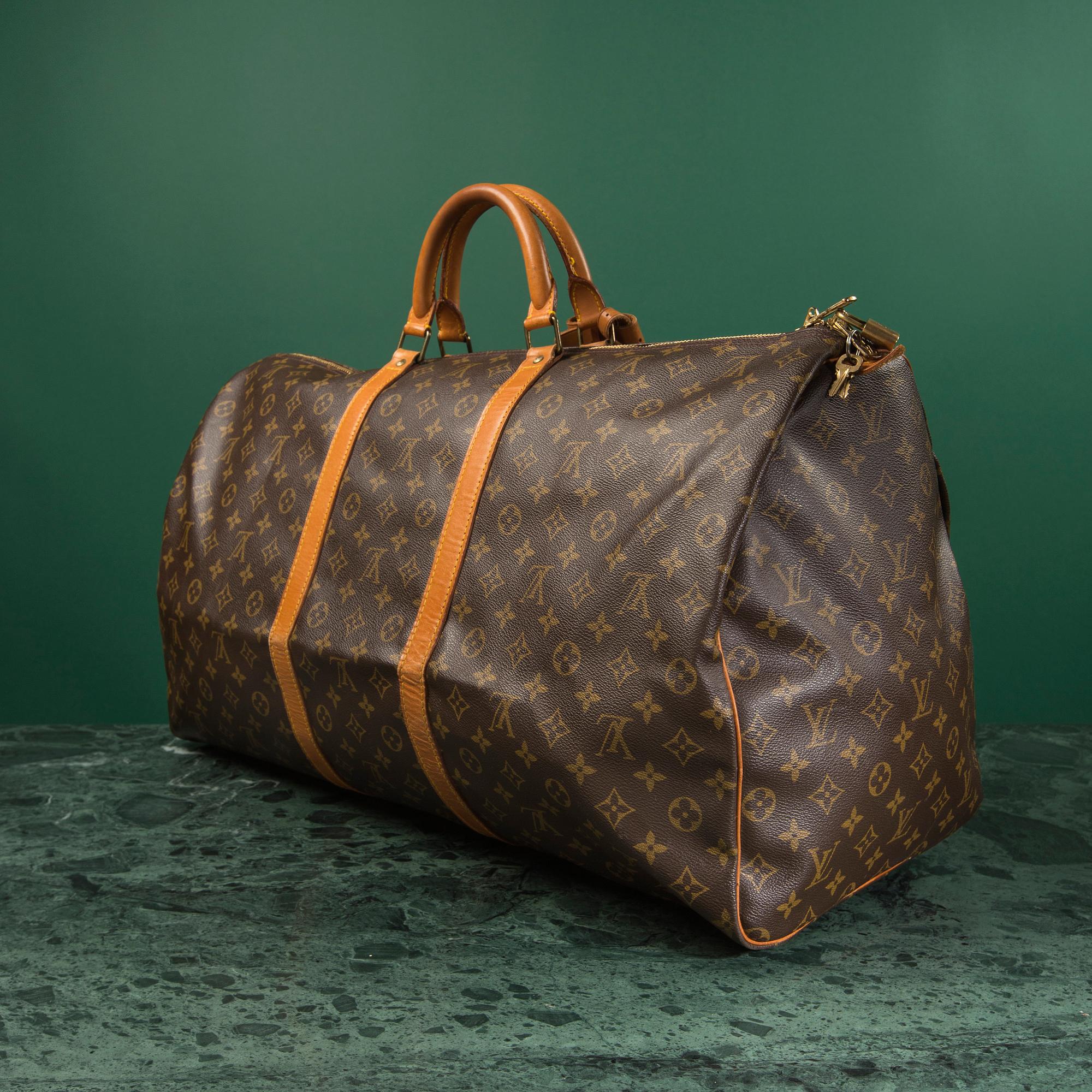 A monogram canvas weekendbag 'Keepall 60' from Louis Vuitton.